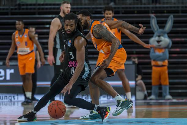 展现让球迷 展现让球迷